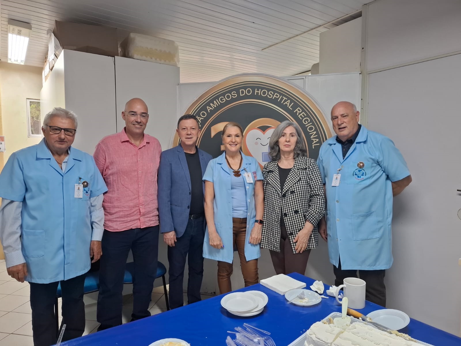 Da esquerda para a direita: Arlindo Paulo Bunn, Diretor Financeiro da AAMHOR, Paulo Brentano, Diretor do ICSC, Tadeu Viera, Contador da entidade, Roseli Siqueira e Maria de Lourdes (novas integrantes do Conselho Fiscal) e Romualdo Leone Tiezerin, Presidente da AAMHOR